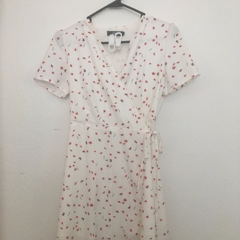 White and Red Summer Wrap Dress